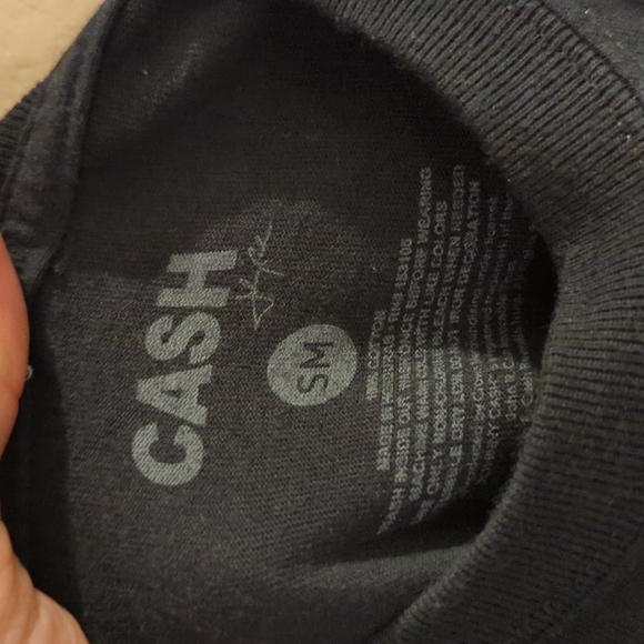 Johnny Cash The Man in Black shirt small - Picture 3 of 4